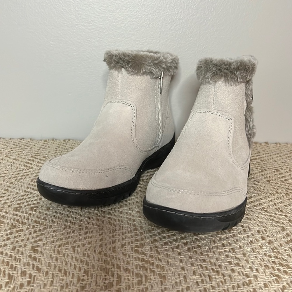 NWOT Khombu Tan Leather Suede and Faux Fur Trimmed Winter Boots. Size 9M - Picture 2 of 5